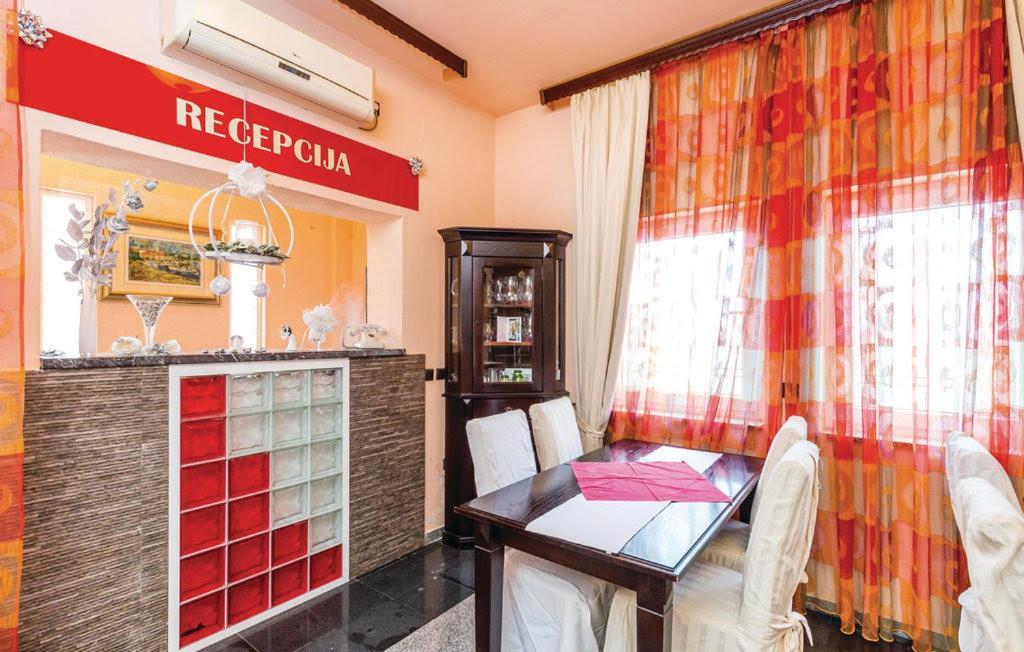 Bed & Breakfast Valentina Metajna Exterior foto