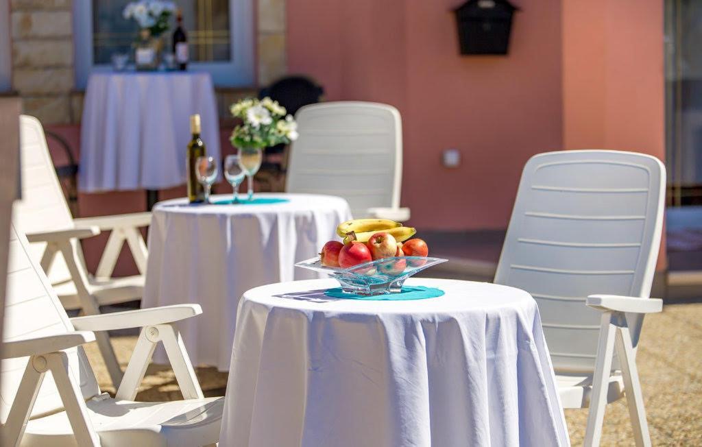 Bed & Breakfast Valentina Metajna Exterior foto